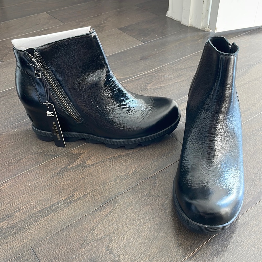 NWT Black Patent Sorel Wedges, Size 9.5